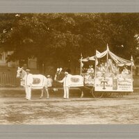 Bangor-Carnival-Trades-Procession_09-Thurston-Kingsbury.jpg